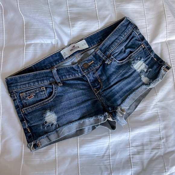 Hollister Pants - HOLLISTER Low Rise Distressed Shorts size 3